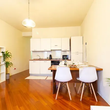 Stazione - Centro Elegante Con Netflix